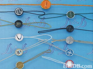 本公司的產(chǎn)品包括 尼龍 塑鋼 金屬 雙骨 隱形 鉆石 無縫防水及反光貼布等不同款式拉鏈